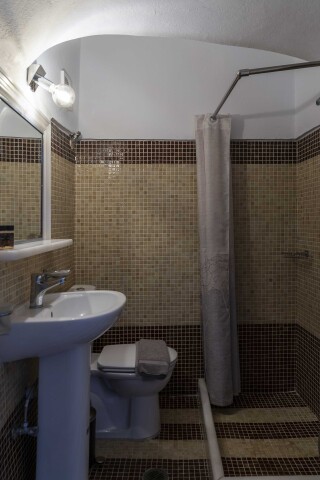 nefeli homes cave premium shower
